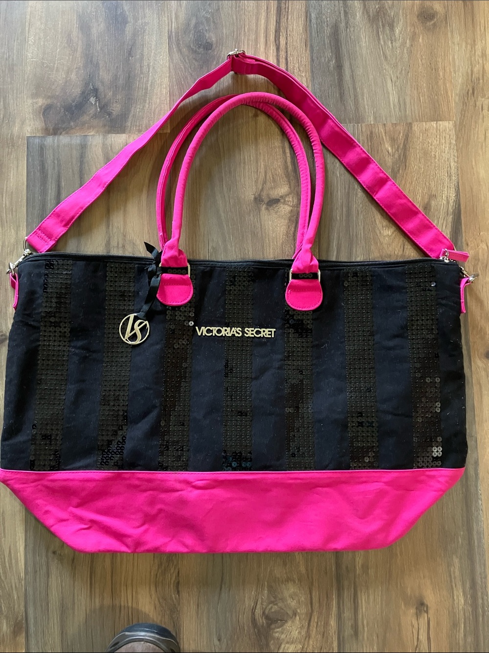 VICTORIA’S SECRET TOTE BAG
EXCELLENT CONDITION